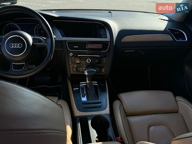 Седан Audi A4 2012 в Виннице