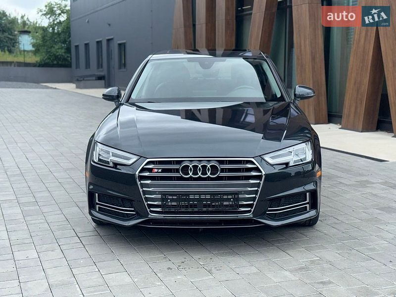 Седан Audi A4 2017 в Луцке