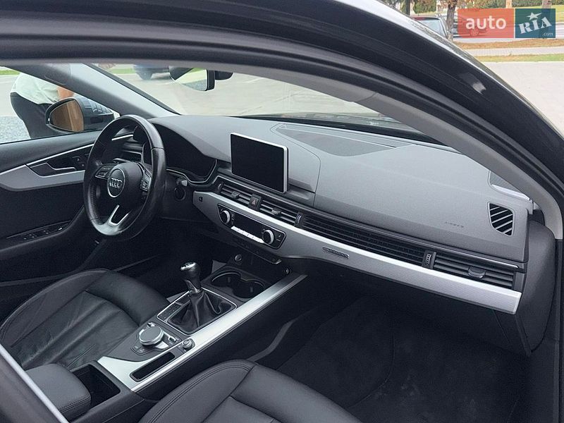 Седан Audi A4 2017 в Луцке