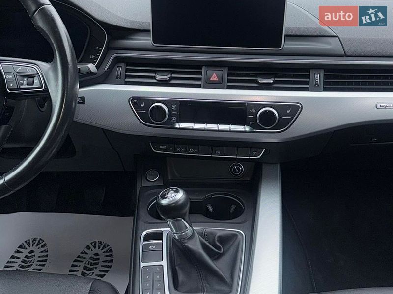 Седан Audi A4 2017 в Луцке