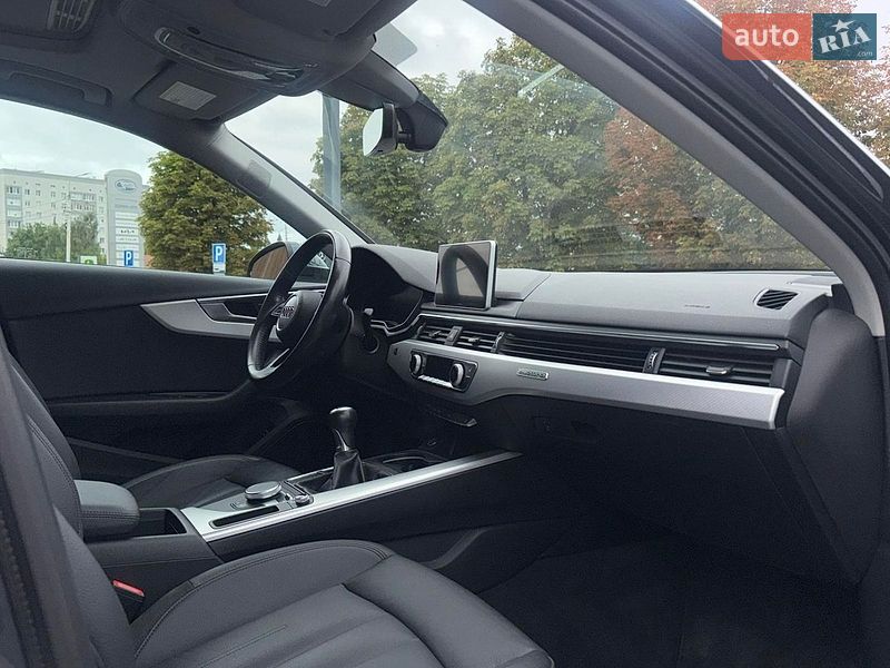 Седан Audi A4 2017 в Луцке