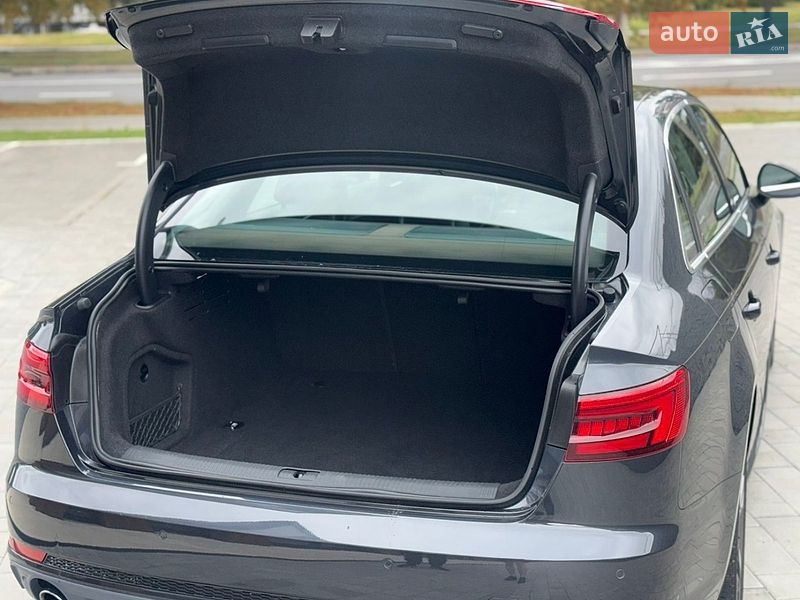 Седан Audi A4 2017 в Луцке