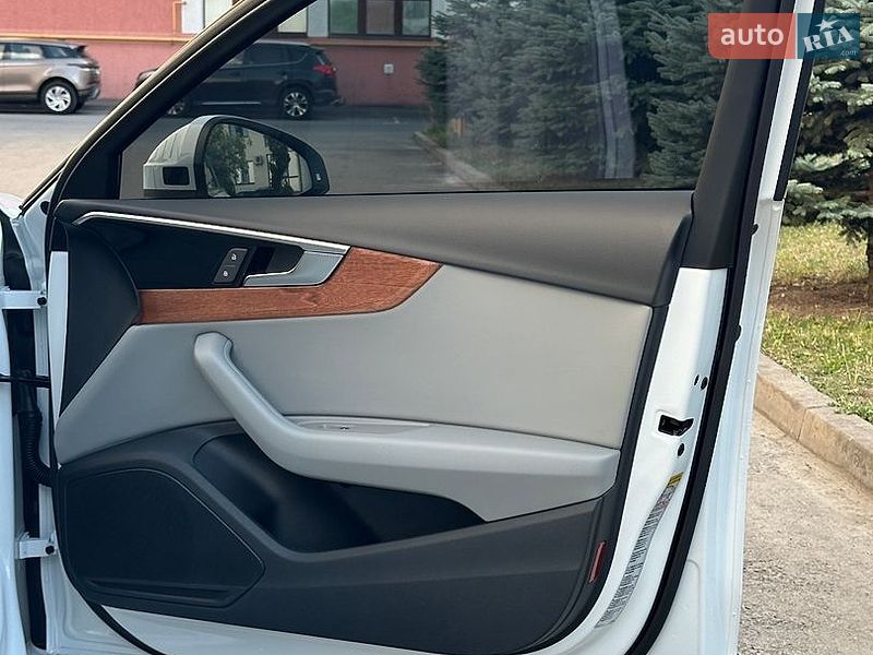 Седан Audi A4 2023 в Киеве
