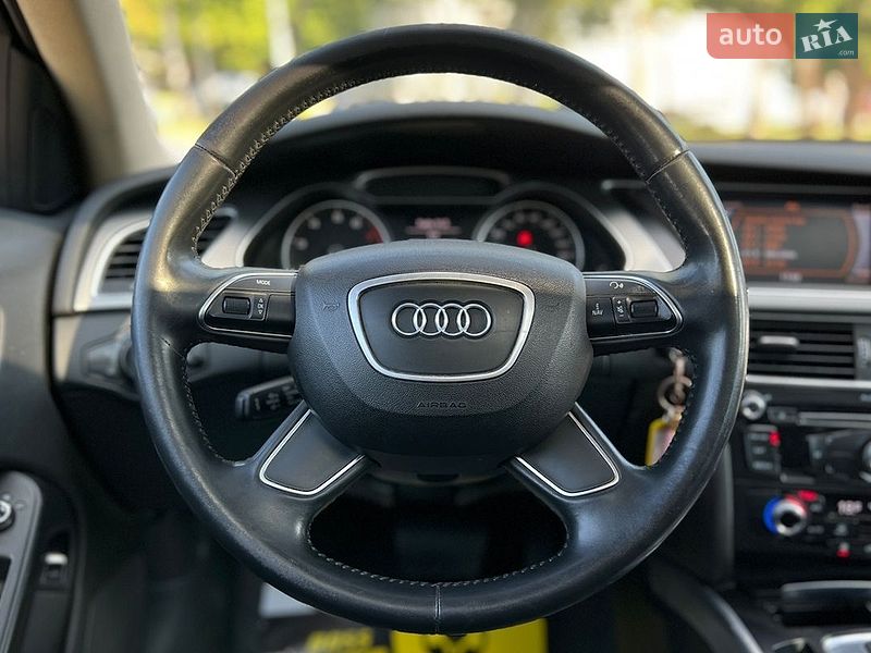 Седан Audi A4 2014 в Львове