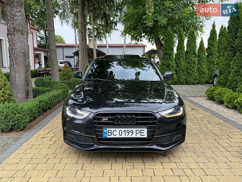 Седан Audi A4 2013 в Городке