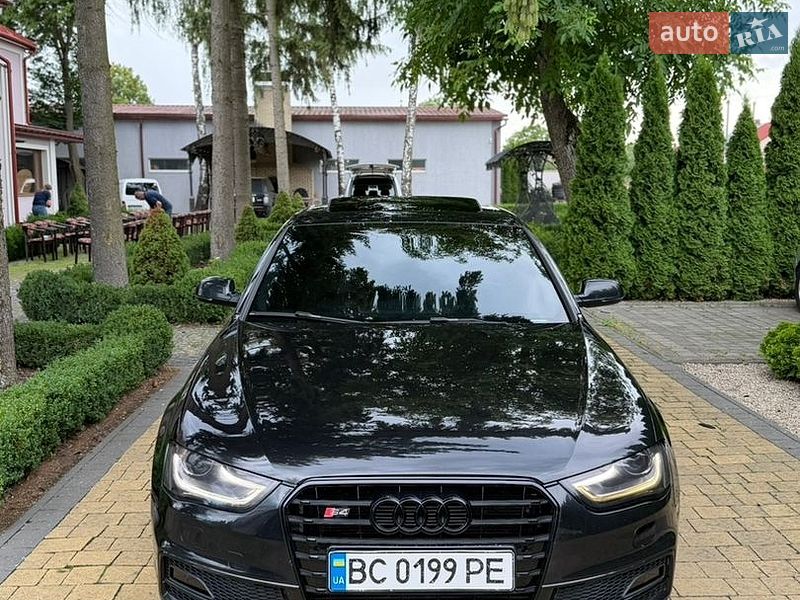 Седан Audi A4 2013 в Городке