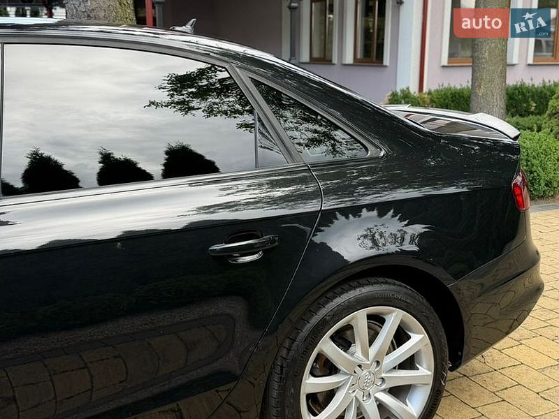 Седан Audi A4 2013 в Городке