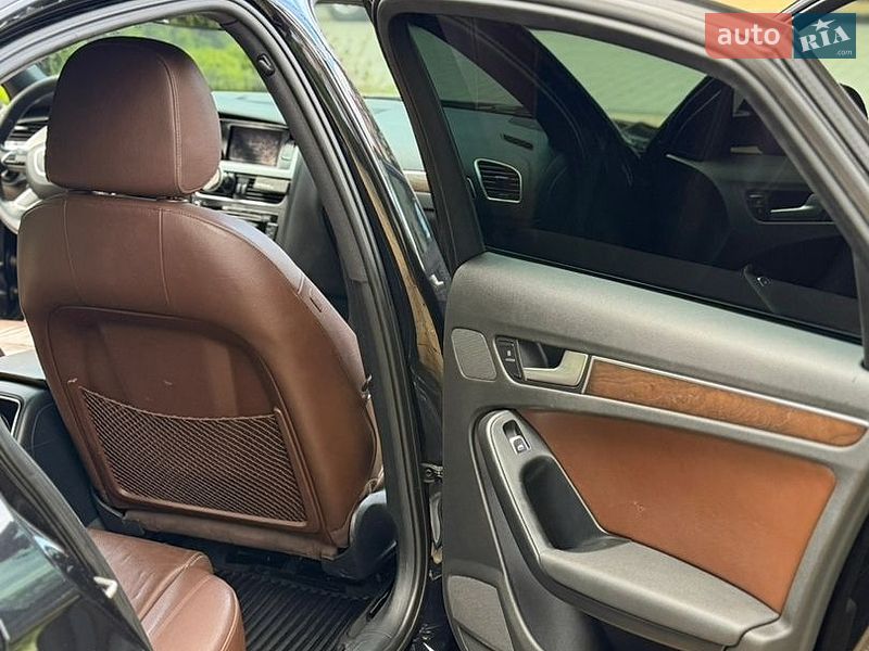 Седан Audi A4 2013 в Городке