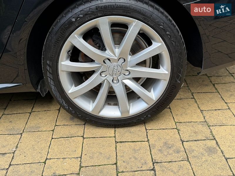 Седан Audi A4 2013 в Городке