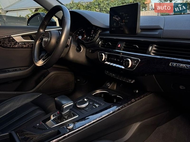 Седан Audi A4 2019 в Черновцах