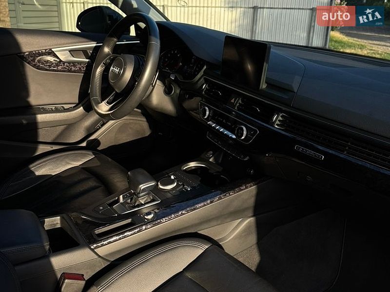 Седан Audi A4 2019 в Черновцах