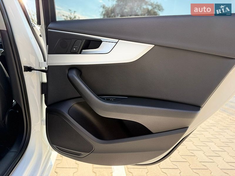Седан Audi A4 2017 в Рівному