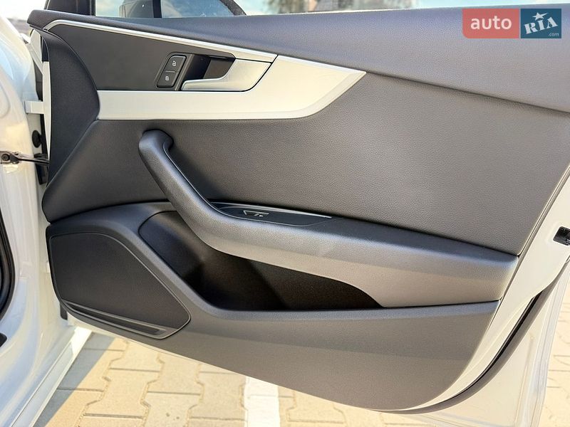 Седан Audi A4 2017 в Рівному