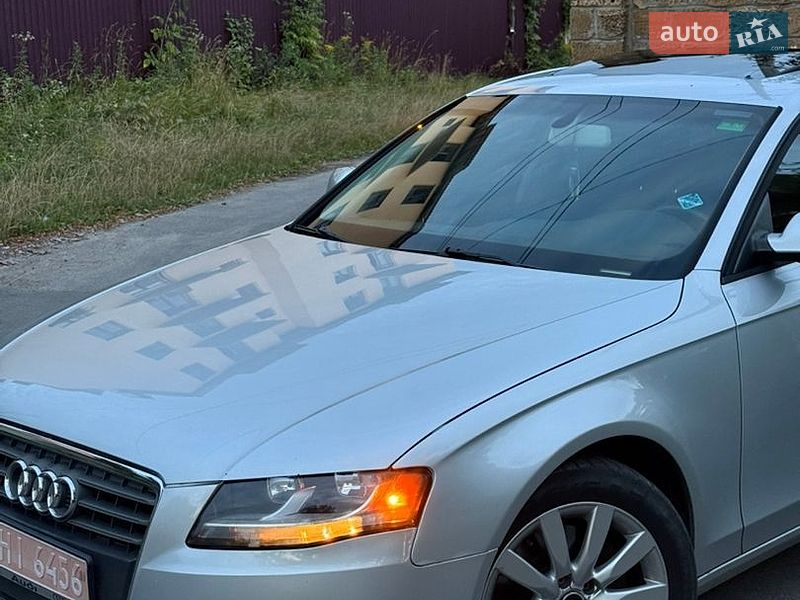 Седан Audi A4 2011 в Виннице
