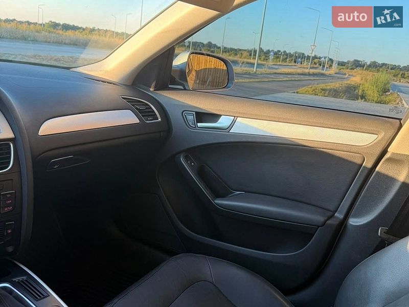 Седан Audi A4 2011 в Виннице