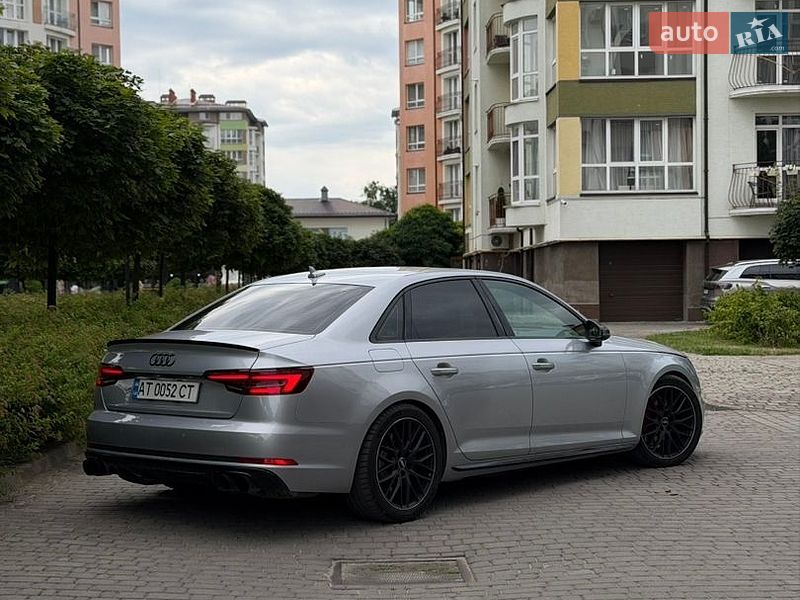 Седан Audi A4 2017 в Ивано-Франковске