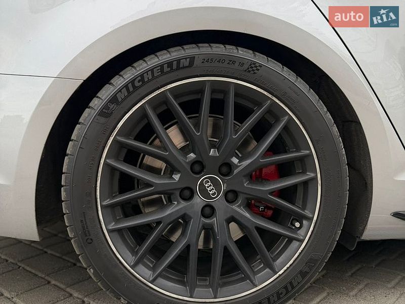 Седан Audi A4 2017 в Ивано-Франковске