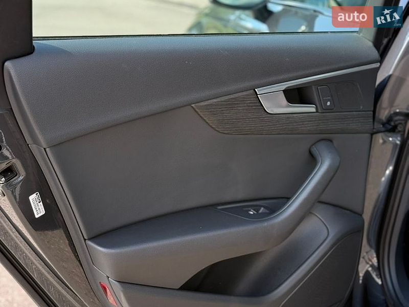 Седан Audi A4 2019 в Днепре