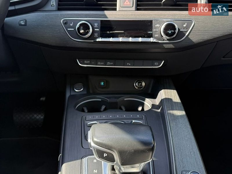 Седан Audi A4 2019 в Днепре