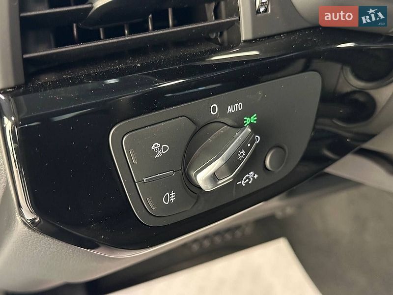 Седан Audi A4 2021 в Львове