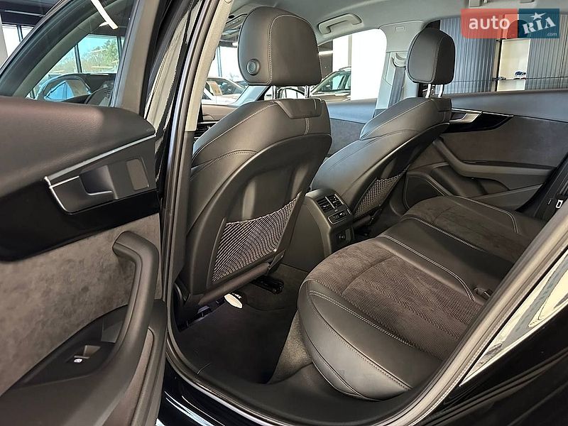 Седан Audi A4 2021 в Львове