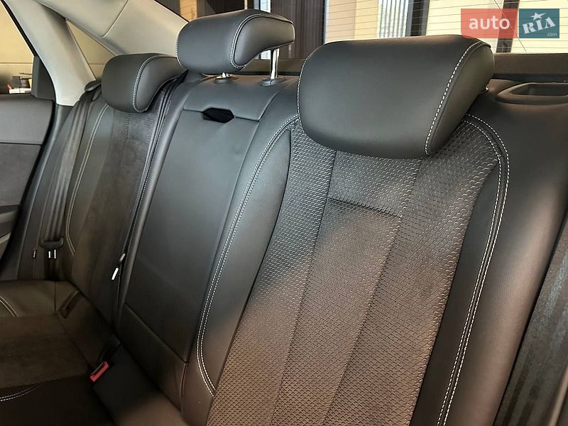 Седан Audi A4 2021 в Львове