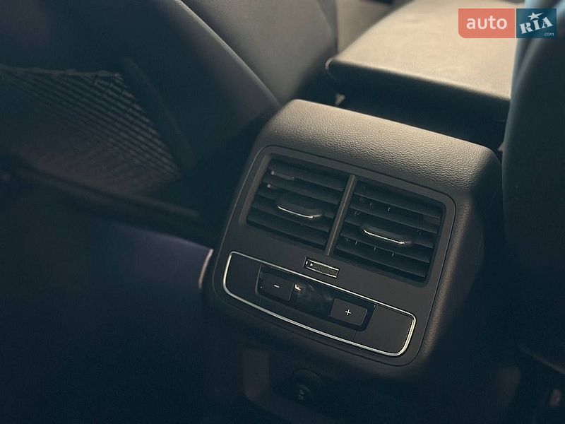 Седан Audi A4 2021 в Львове
