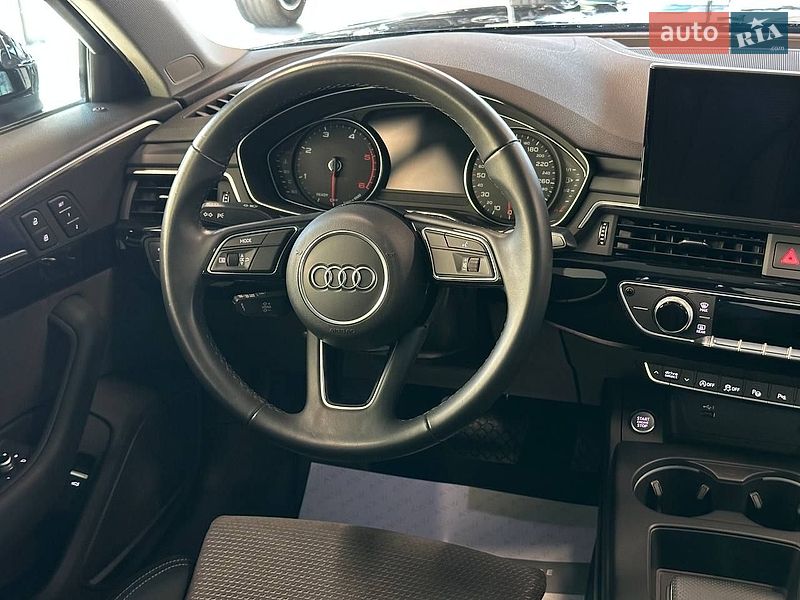 Седан Audi A4 2021 в Львове
