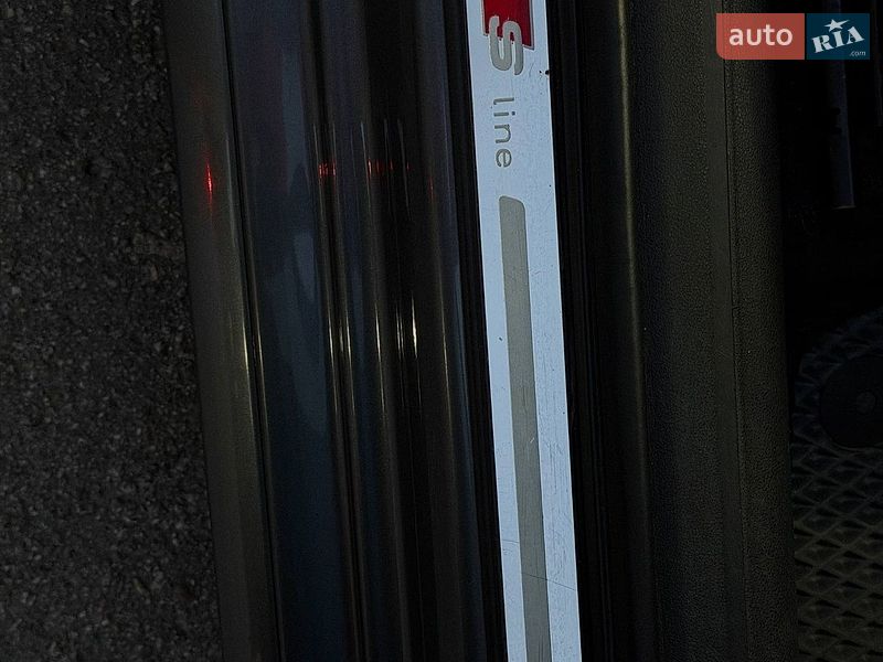 Седан Audi A4 2013 в Горішніх Плавнях