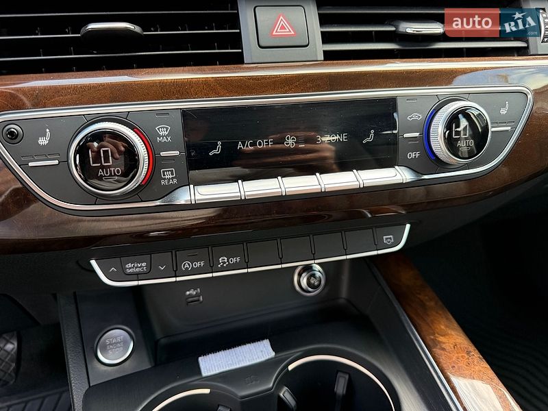 Седан Audi A4 2019 в Львові
