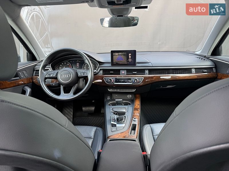 Седан Audi A4 2019 в Львові
