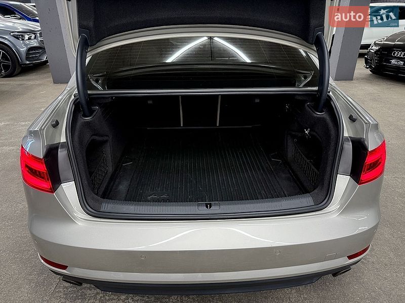 Седан Audi A4 2016 в Харкові