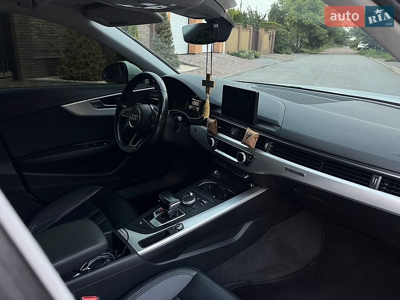 Седан Audi A4 2016 в Чернигове