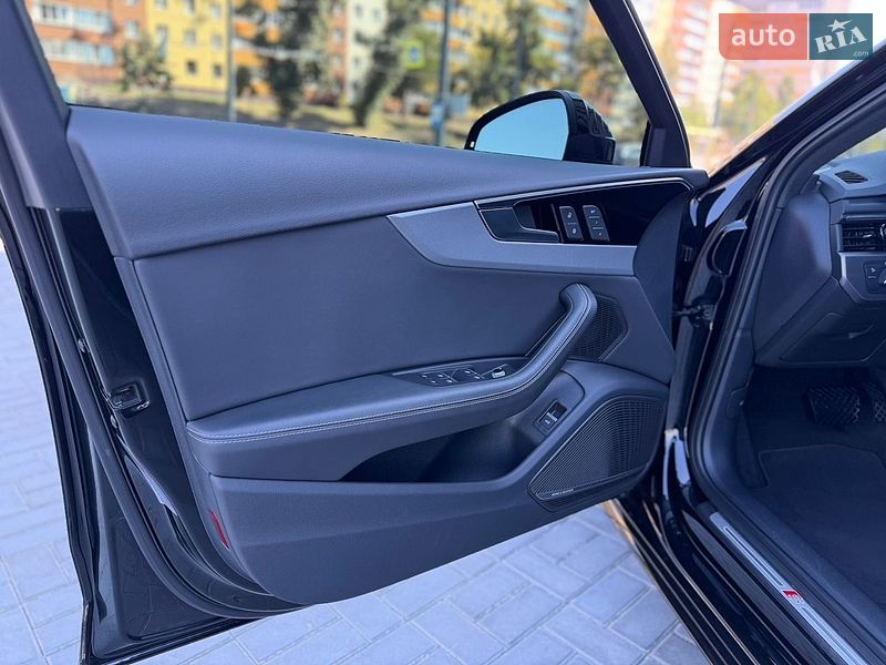 Седан Audi A4 2023 в Дніпрі