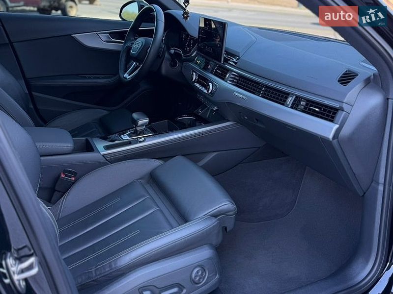 Седан Audi A4 2023 в Дніпрі