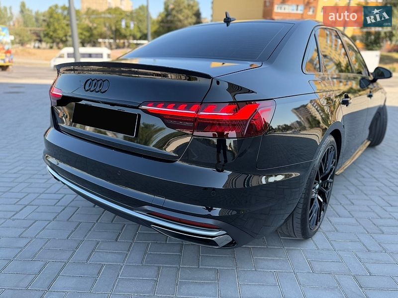 Седан Audi A4 2023 в Дніпрі