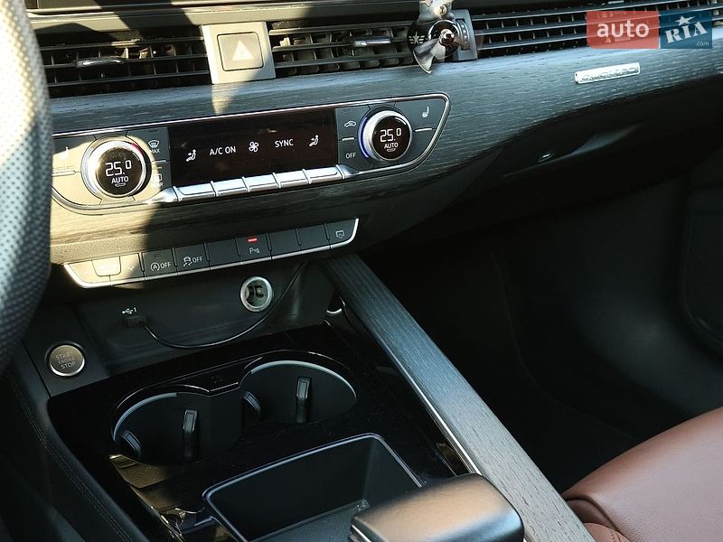 Седан Audi A4 2022 в Києві
