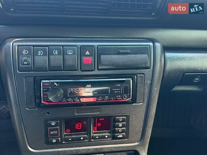 Седан Audi A4 1997 в Прилуках
