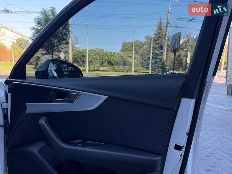 Седан Audi A4 2015 в Полтаве