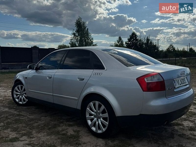 Седан Audi A4 2003 в Вараші