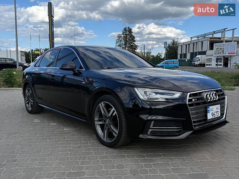Седан Audi A4 2017 в Луцке