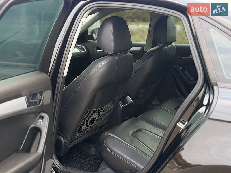 Седан Audi A4 2012 в Мені