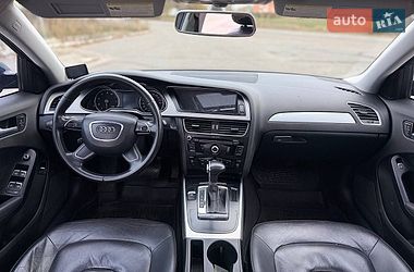 Седан Audi A4 2012 в Мені