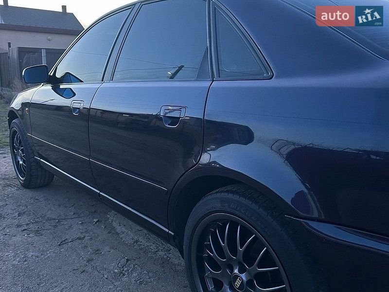 Седан Audi A4 1998 в Одессе