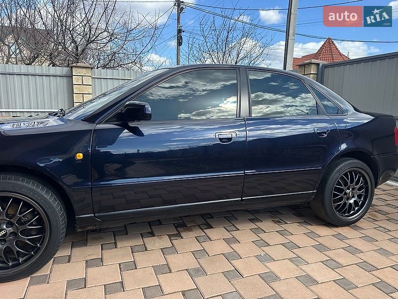 Седан Audi A4 1998 в Одессе