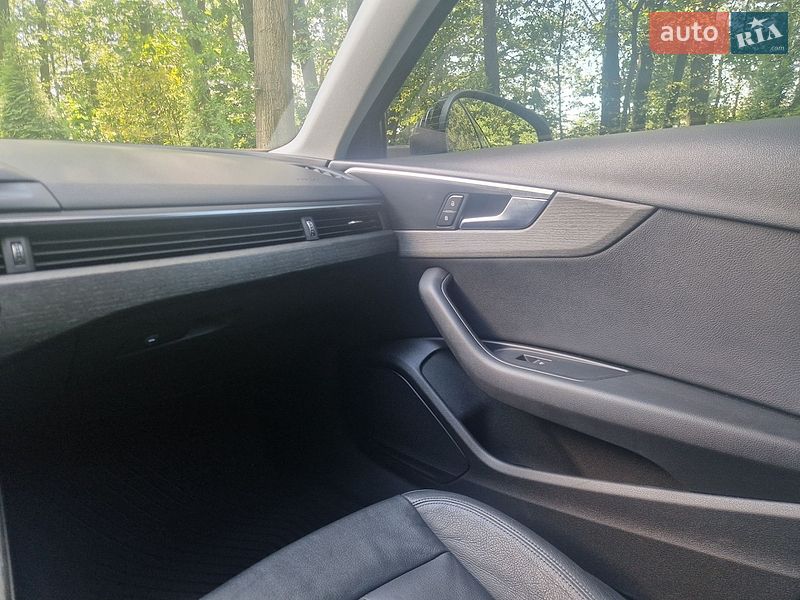 Седан Audi A4 2016 в Львові
