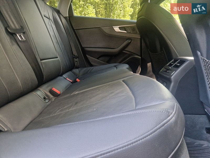 Седан Audi A4 2016 в Львові