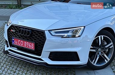 Седан Audi A4 2016 в Самборі