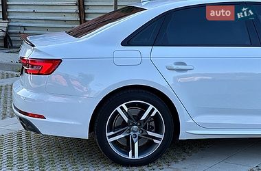 Седан Audi A4 2016 в Самборі