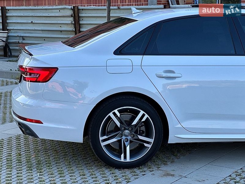 Седан Audi A4 2016 в Самборі